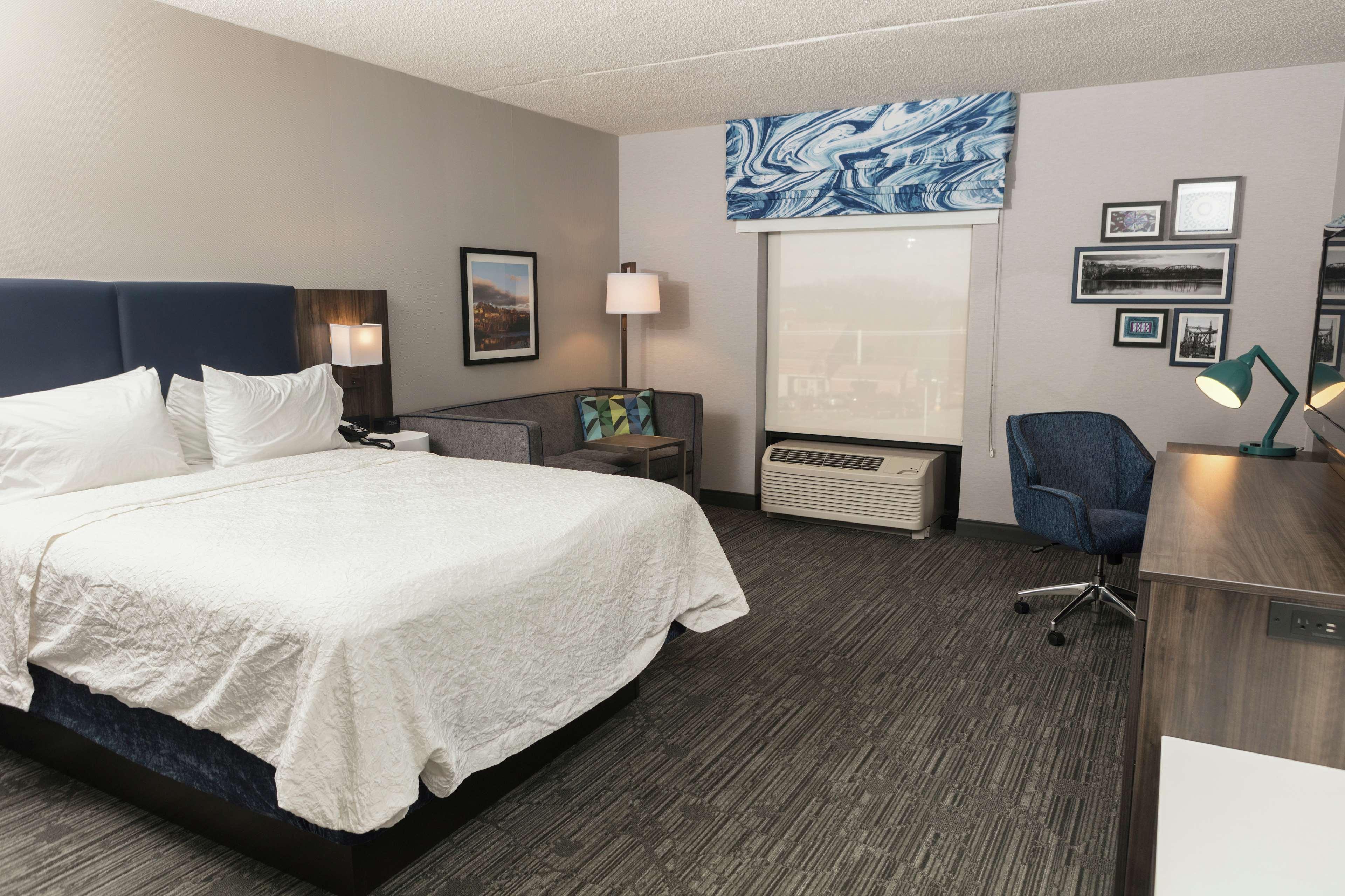 Hampton Inn Истон Экстерьер фото