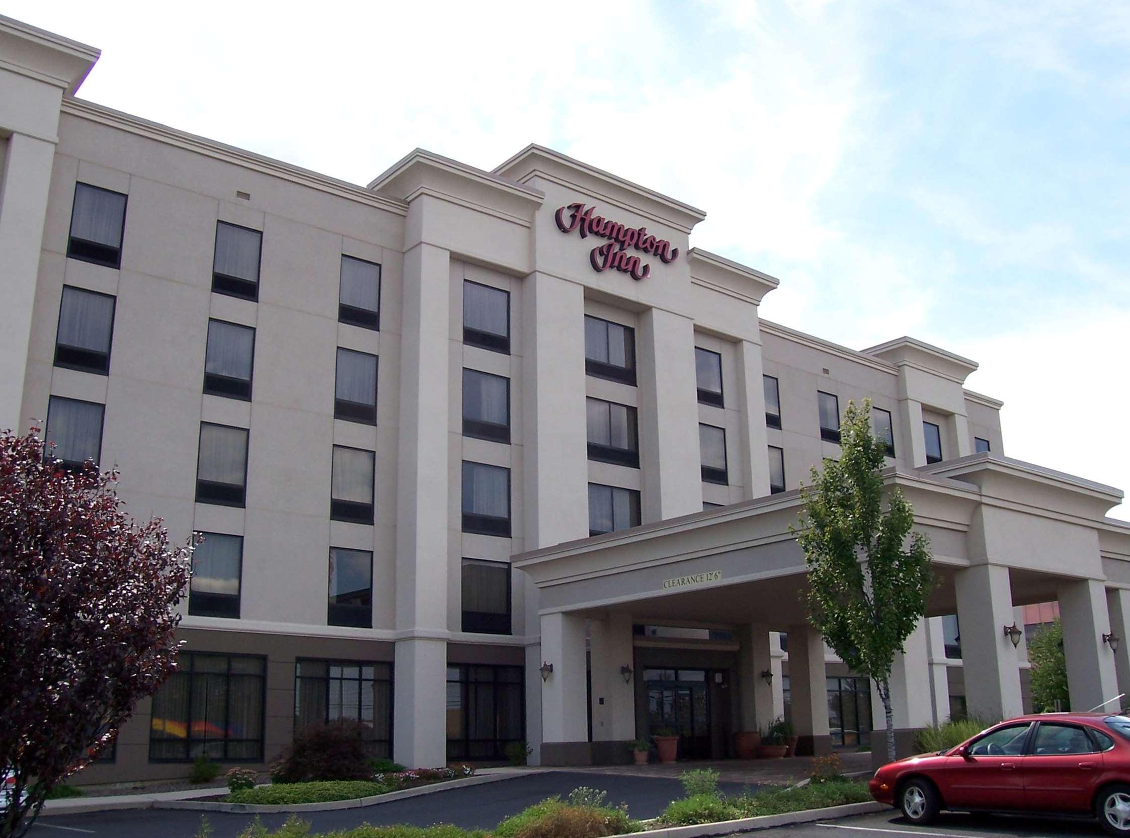 Hampton Inn Истон Экстерьер фото
