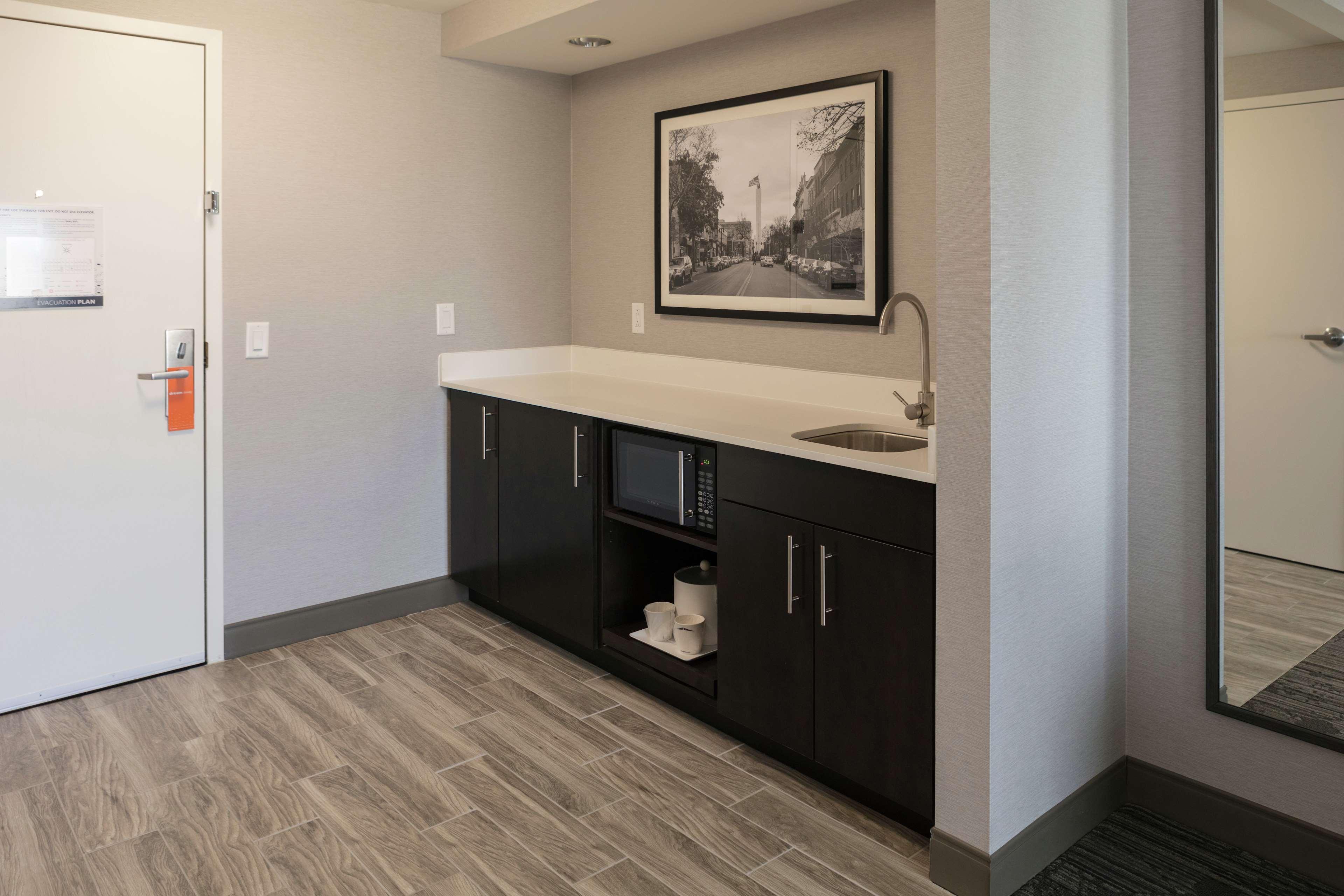 Hampton Inn Истон Экстерьер фото