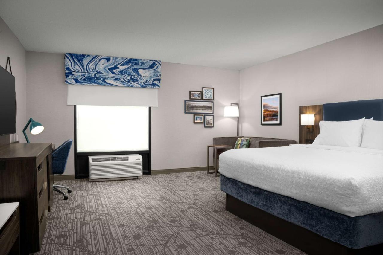 Hampton Inn Истон Экстерьер фото