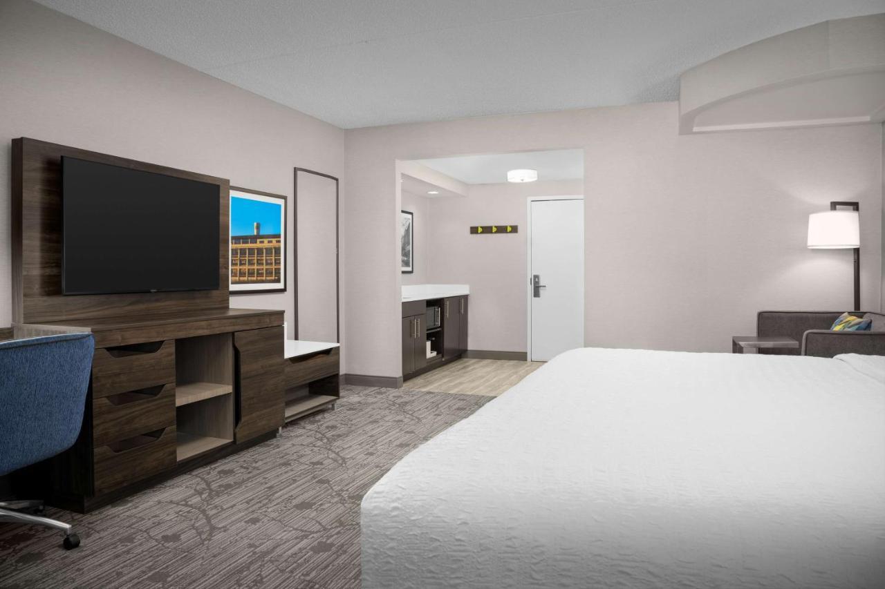 Hampton Inn Истон Экстерьер фото