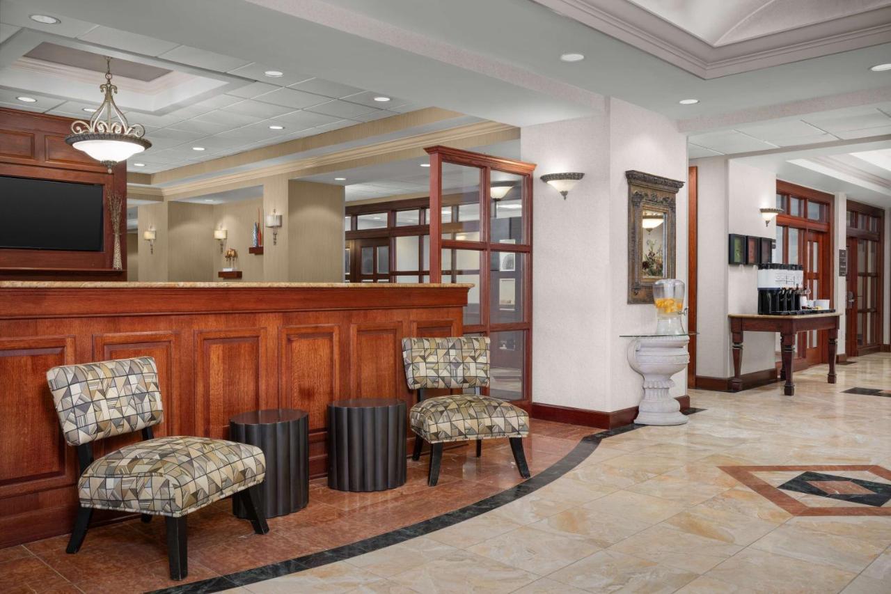 Hampton Inn Истон Экстерьер фото