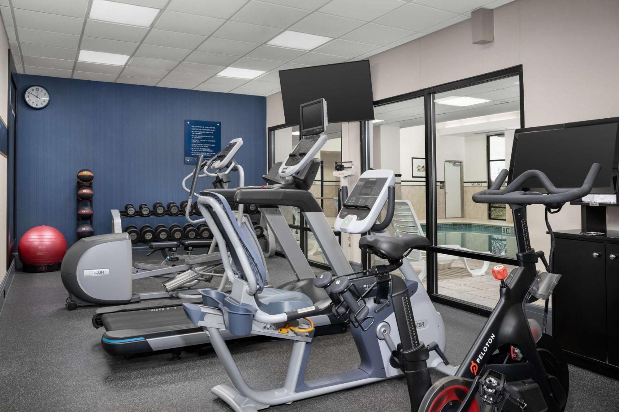 Hampton Inn Истон Экстерьер фото