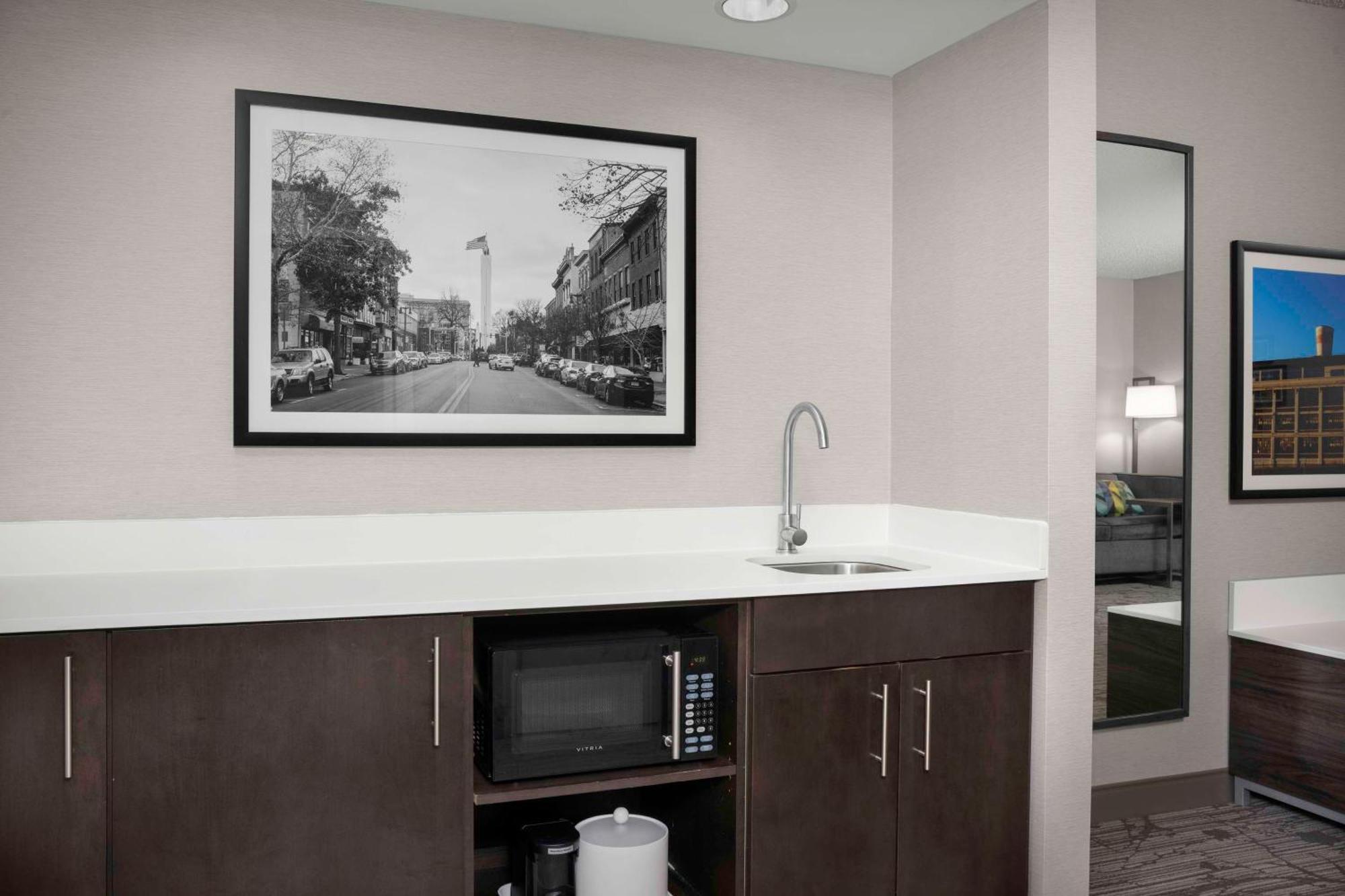 Hampton Inn Истон Экстерьер фото