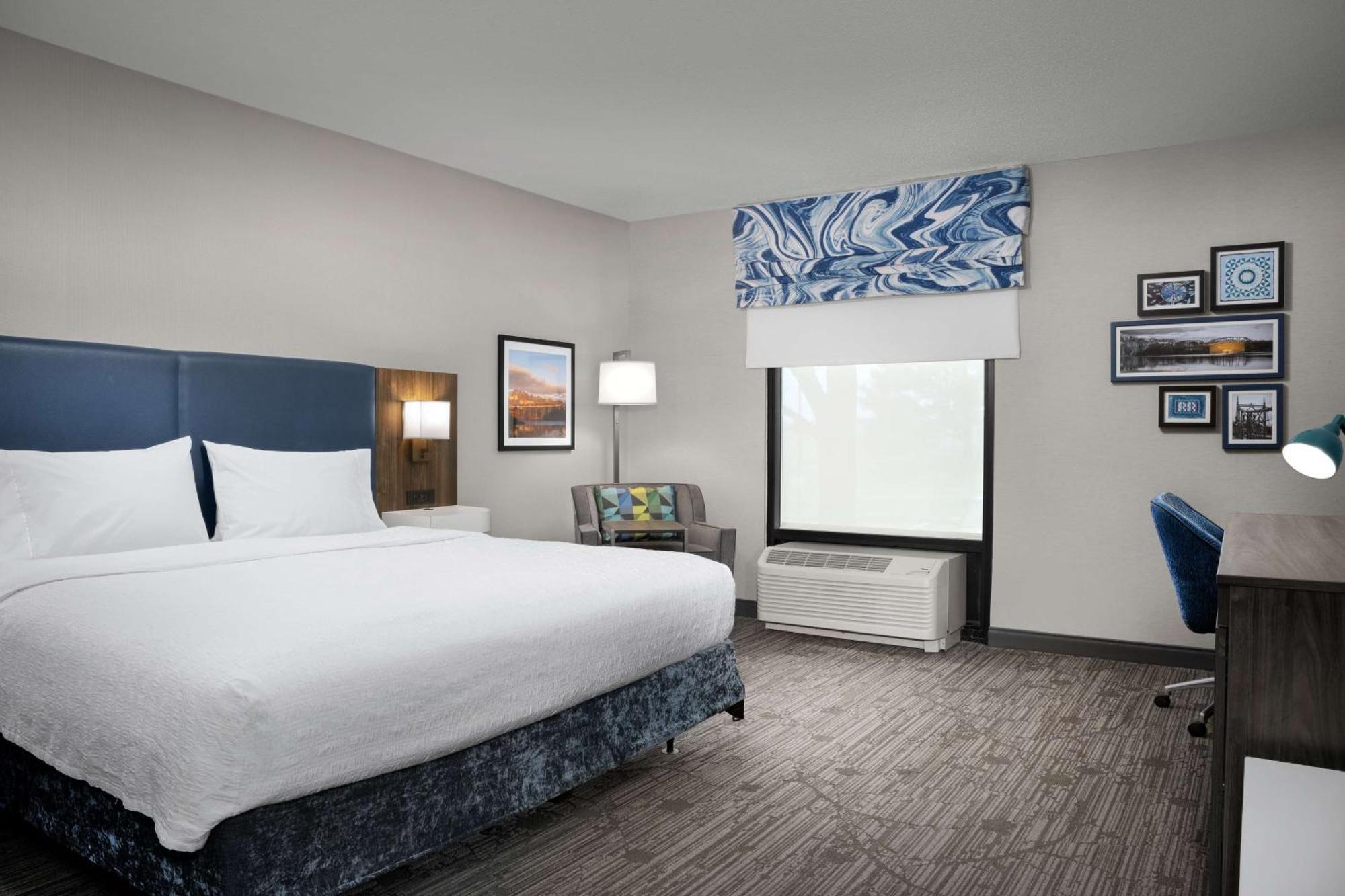 Hampton Inn Истон Экстерьер фото