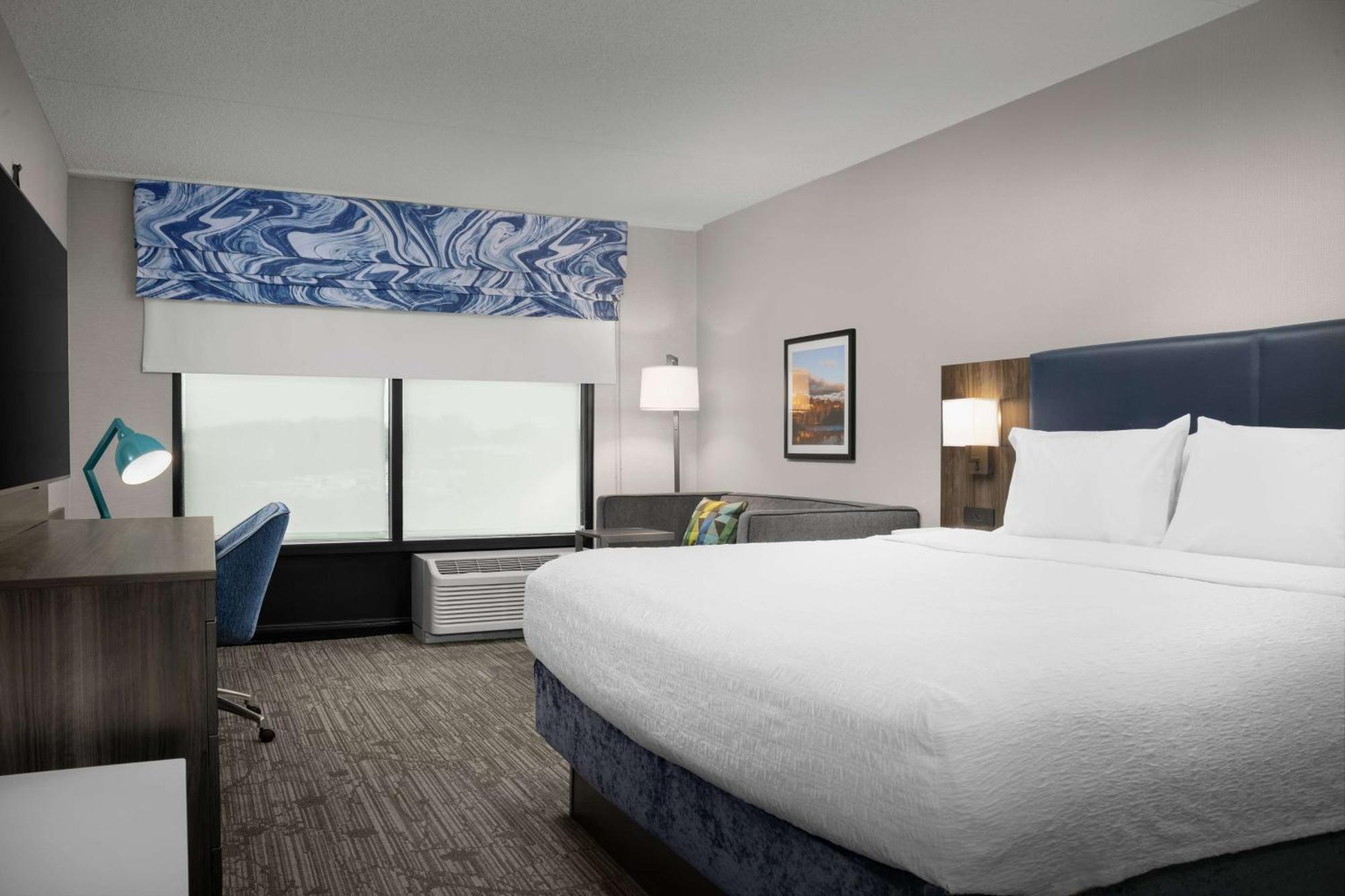 Hampton Inn Истон Экстерьер фото