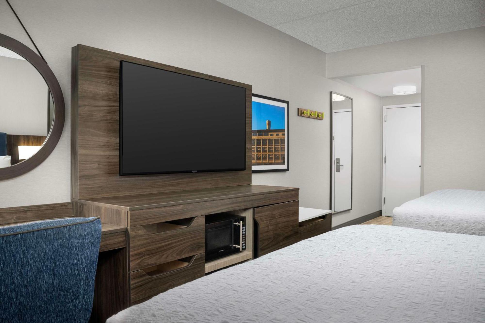 Hampton Inn Истон Экстерьер фото