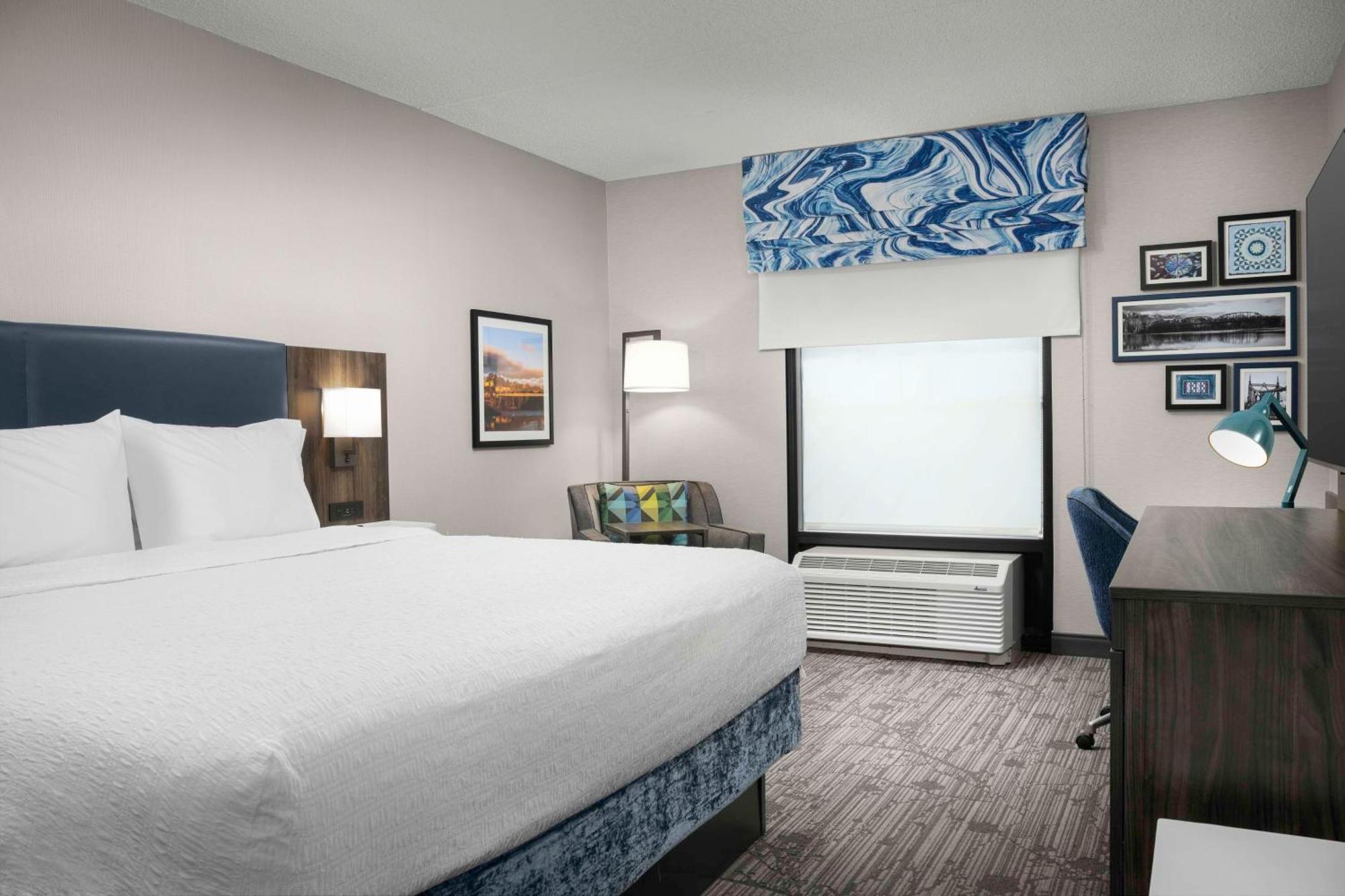Hampton Inn Истон Экстерьер фото